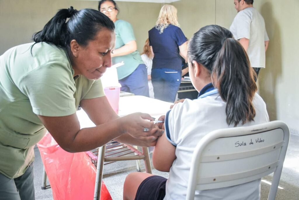 Avanza la campaña “Activá tu Escudo” con vacunación en las escuelas 584718970 1390312899768927 7984167628843281956 n