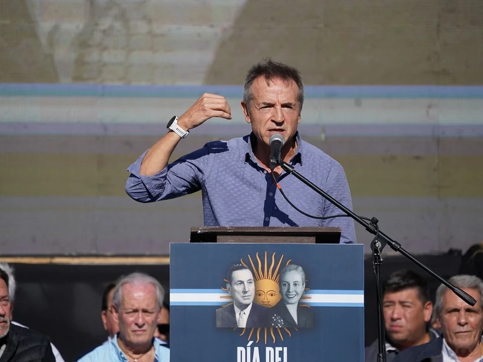 La CGT se planta ante la reforma laboral: “Bajen los impuestos, que es la reforma que necesita la Argentina” 720 4 1