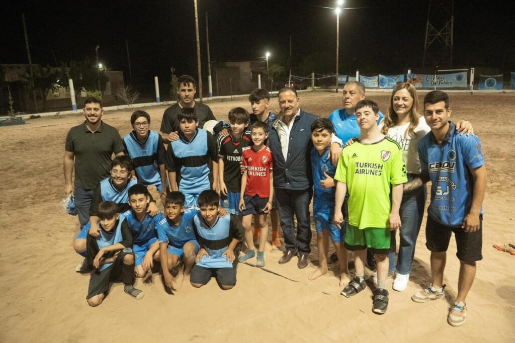 Quintela inauguró obra de iluminación en el Club Alas Argentinas Alas