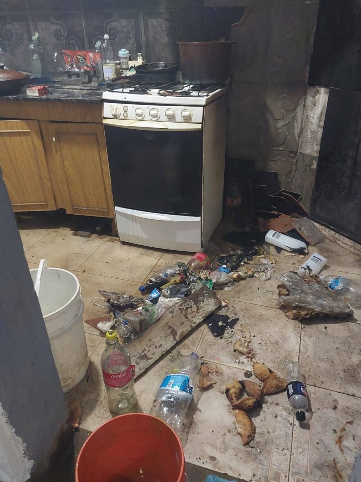 Una familia de Desiderio Tello registró quemaduras y lesiones tras el incendio de su vivienda WhatsApp Image 2025 11 05 at 8.30.30 AM