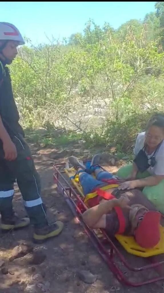 Rescataron a una mujer de El Muro en Olta FB IMG 1765307602337