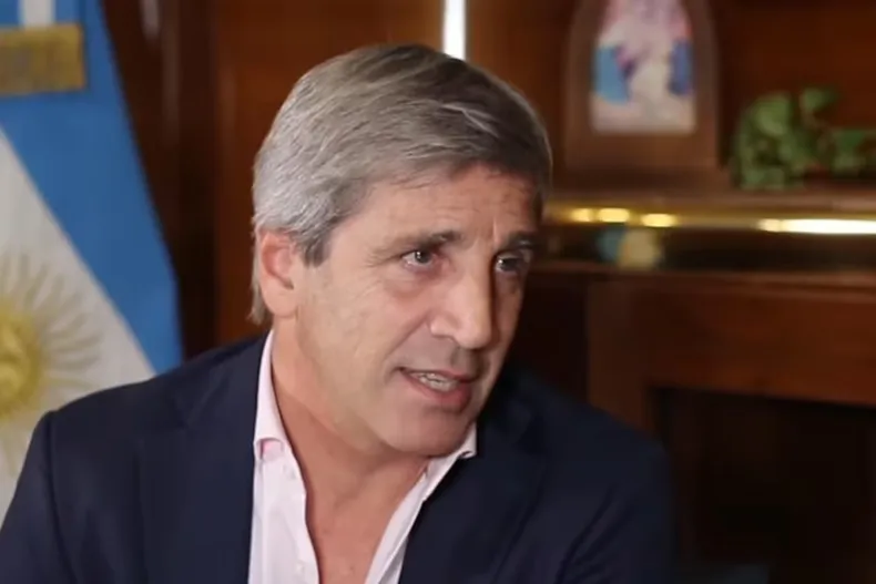 Luis Caputo llamó a depositar dólares en el Banco Nación tras la aprobación de la ley de Inocencia Fiscal luis caputo