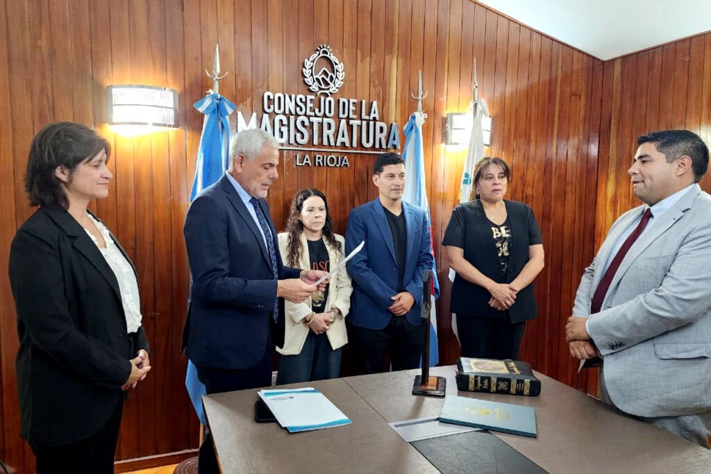 El diputado Omar Castro juró como nuevo miembro de la Magistratura riojana omar castro