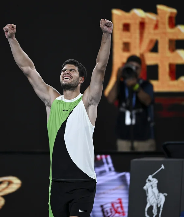 Alcaraz le ganó un partido inolvidable a Zverev y avanzó a la final en el Abierto de Australia 720 17
