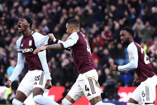 El Aston Villa del “Dibu” Martínez y Buendía empató y empieza a despedirse de la pelea en la Premier League 360 2026 02 21T173651.928