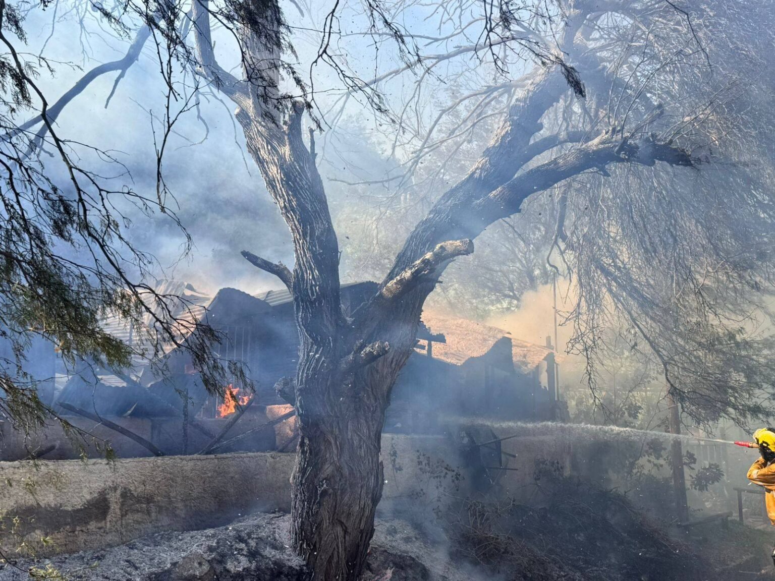 Voraz incendio en un salón de té de Sanagasta 633581070 1545933074199891 597615136907392861 n