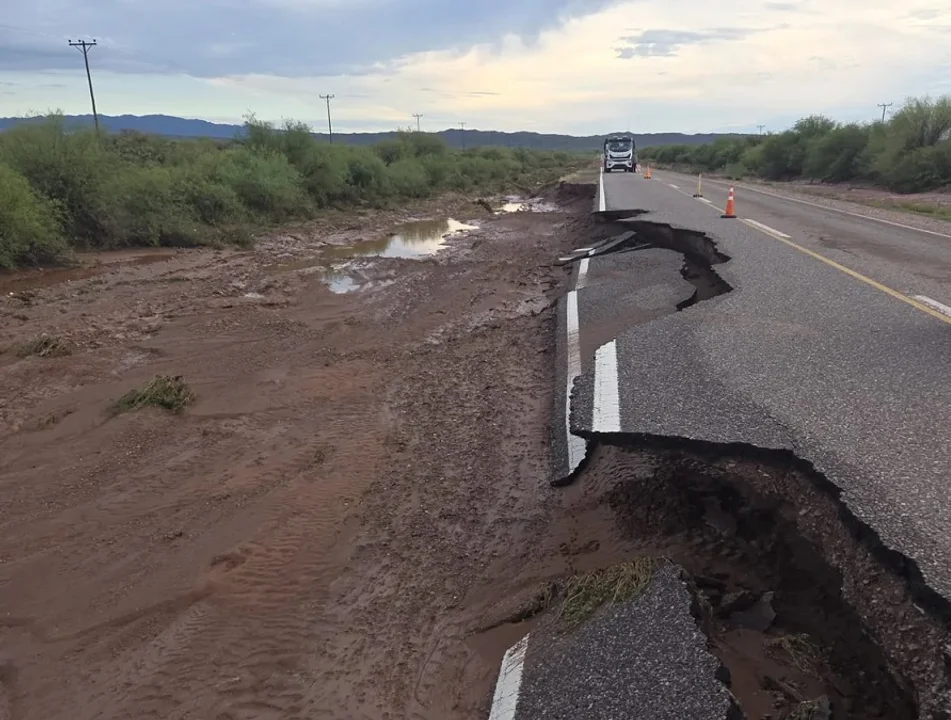Vialidad advirtió severos daños por el temporal en Ruta 141 que une La Rioja y San Juan 720 21