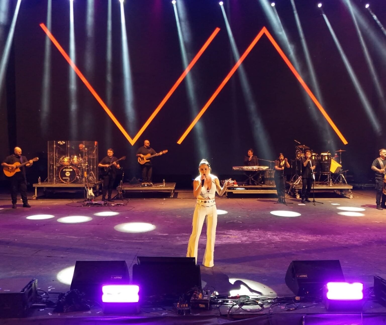 Soledad y Lázaro Caballero hicieron vibrar la segunda luna chayera FB IMG 1771181492425