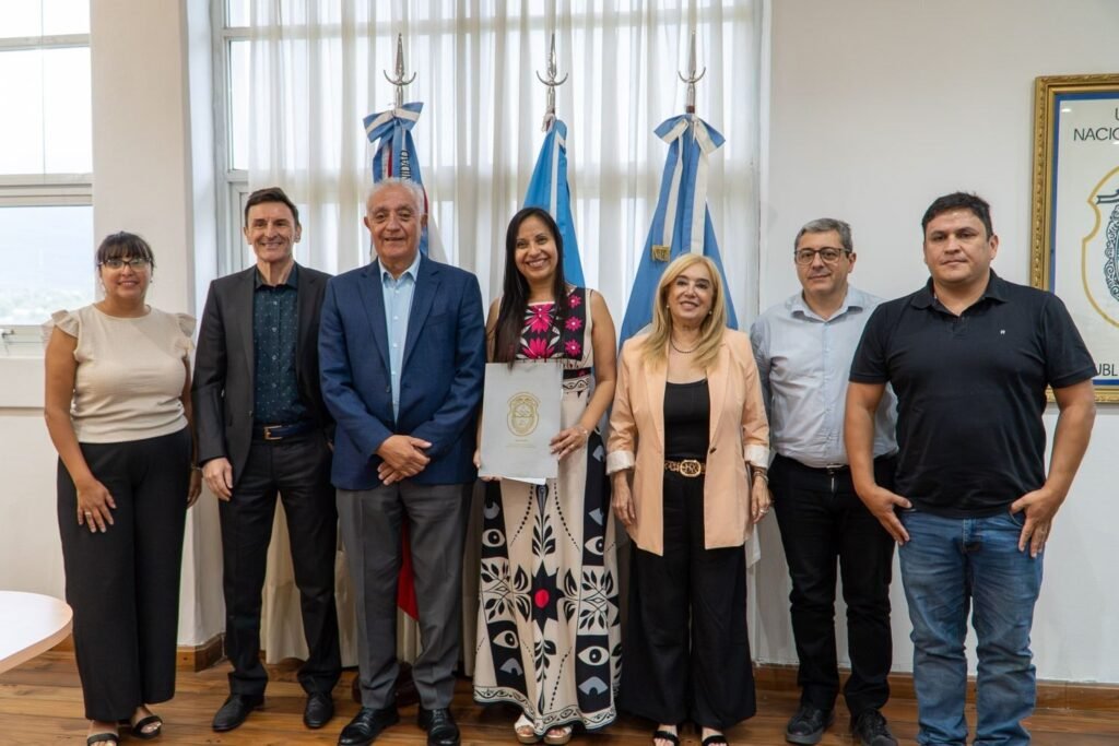 Salud y UNLaR incorporan el Hospital de Clínicas a la formación de profesionales de salud IMG 20260221 WA0008