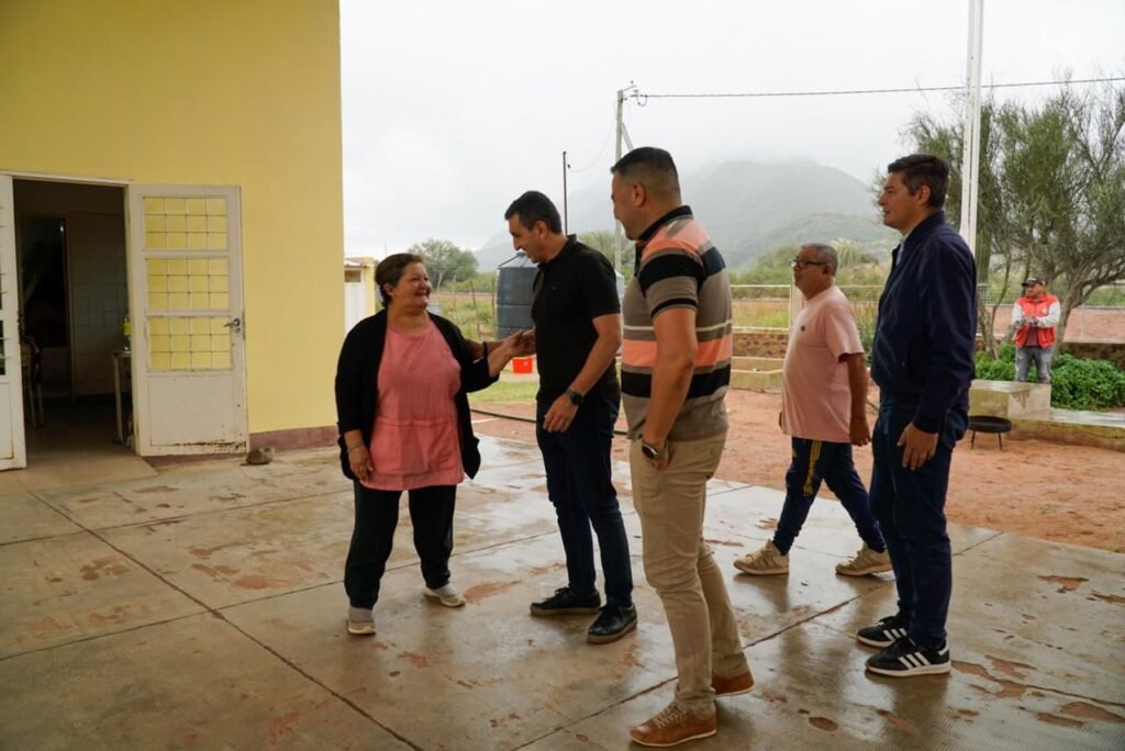 Acondicionan escuelas del departamento Independencia para garantizar el inicio de clases 2026 IMG 20260221 WA0012