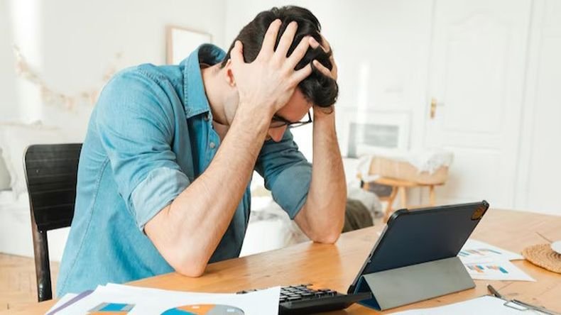 Se disparó el endeudamiento familiar en diciembre: la morosidad se triplicó y alcanzó su peor nivel en más de una década deudas