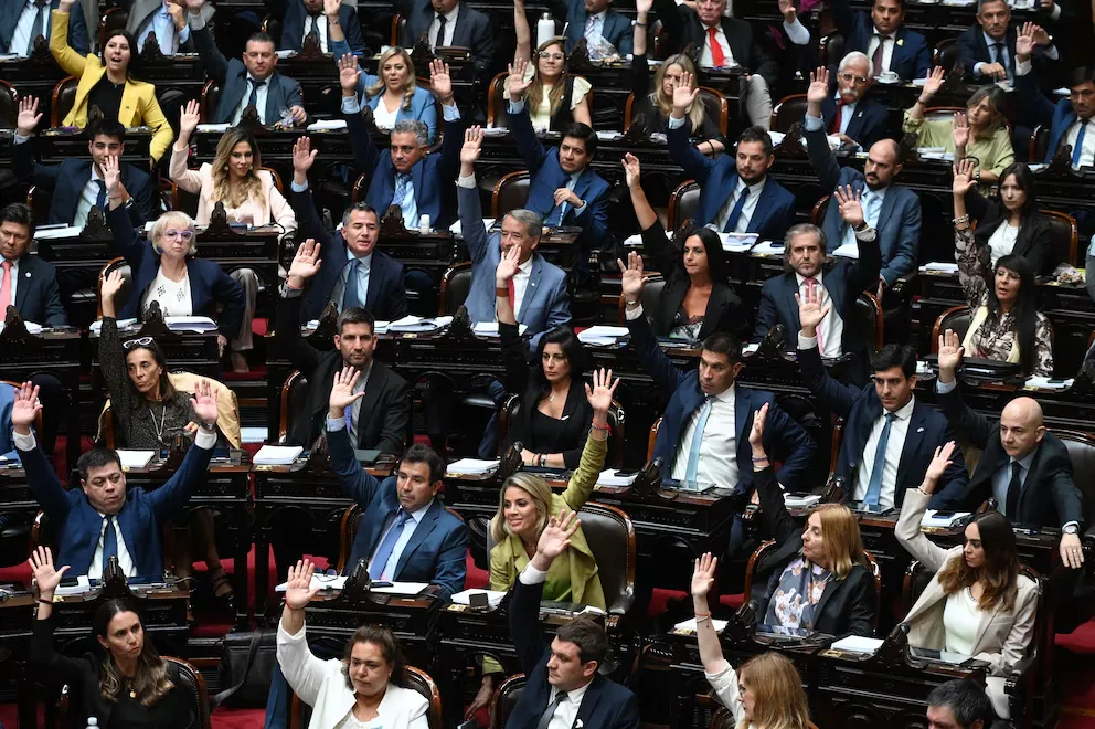 Los socios y gobernadores que le dieron el quórum a La Libertad Avanza diputados