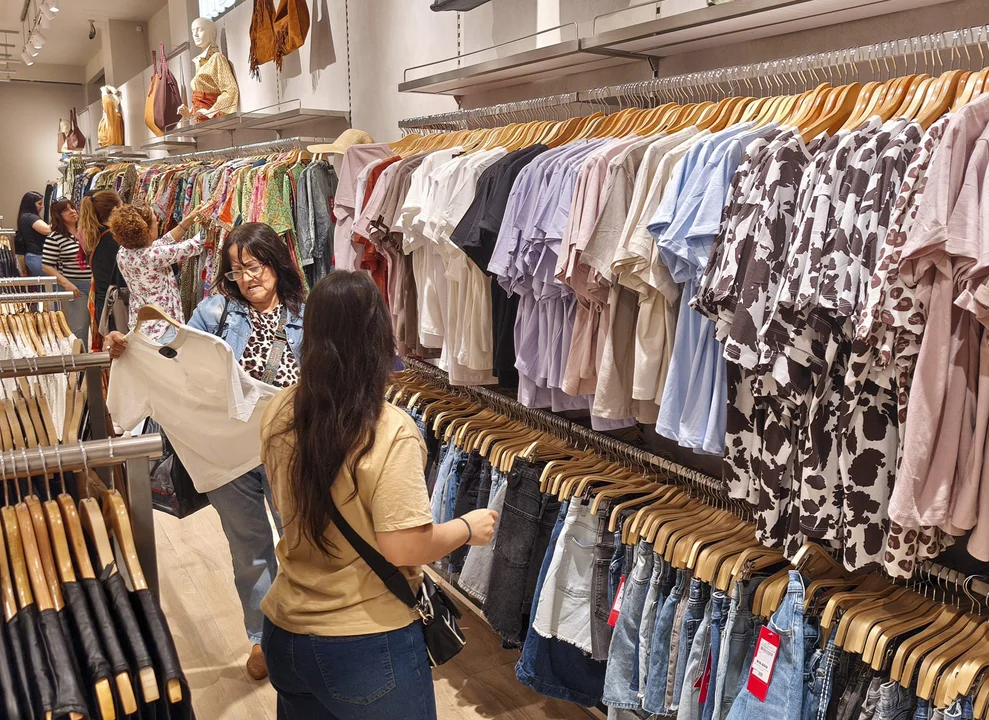 Industria en crisis: caen las ventas de indumentaria mientras crece la tensión financiera y los despidos 720 43