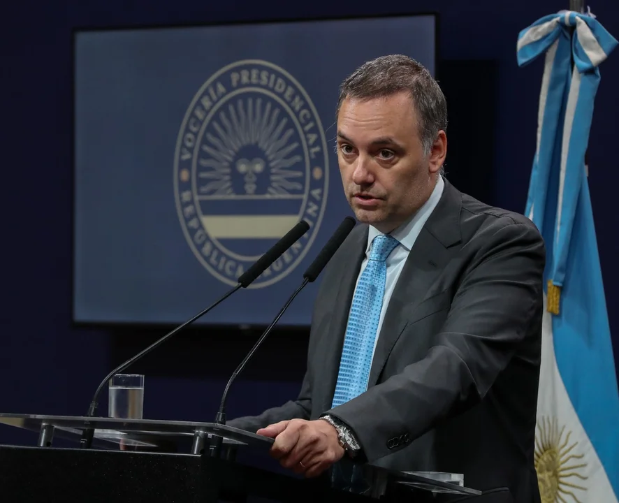 Adorni dijo que no tiene “nada que esconder” y que construyó su patrimonio antes de llegar al Gobierno Adorni si