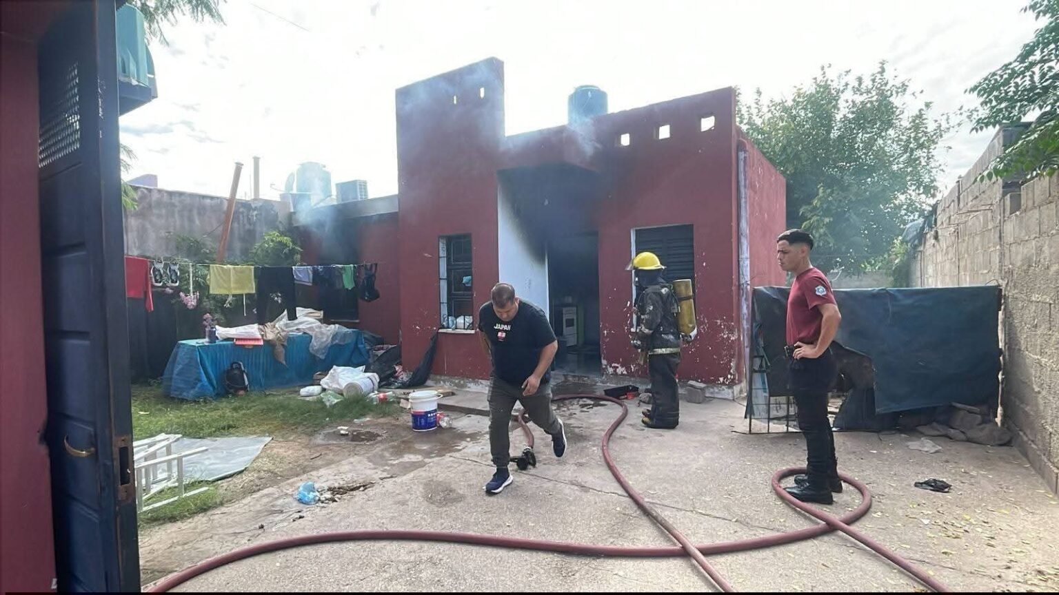 Se incendió una vivienda en el barrio Atahualpa Yupanqui: un hombre sufrió quemaduras FB IMG 1774813406542