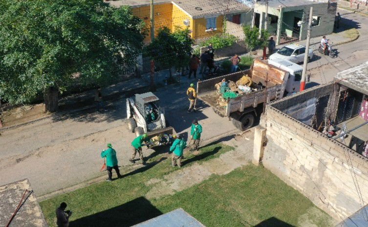 Concretaron operativo de mejoras ambientales y de alumbrado público en el barrio Islas Malvinas IMG 20260301 WA0020