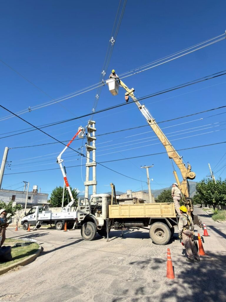 Corte de tránsito programado en Avenida Oyola por mejoras en el servicio eléctrico WhatsApp Image 2026 03 10 at 12.11.28 PM