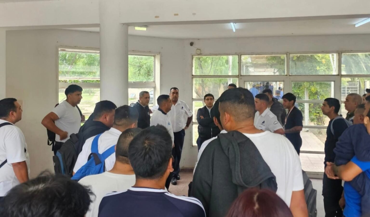 Trabajadores de seguridad del Vera Barros fueron recibidos por autoridades del Gobierno WhatsApp Image 2026 03 16 at 8.42.46 PM