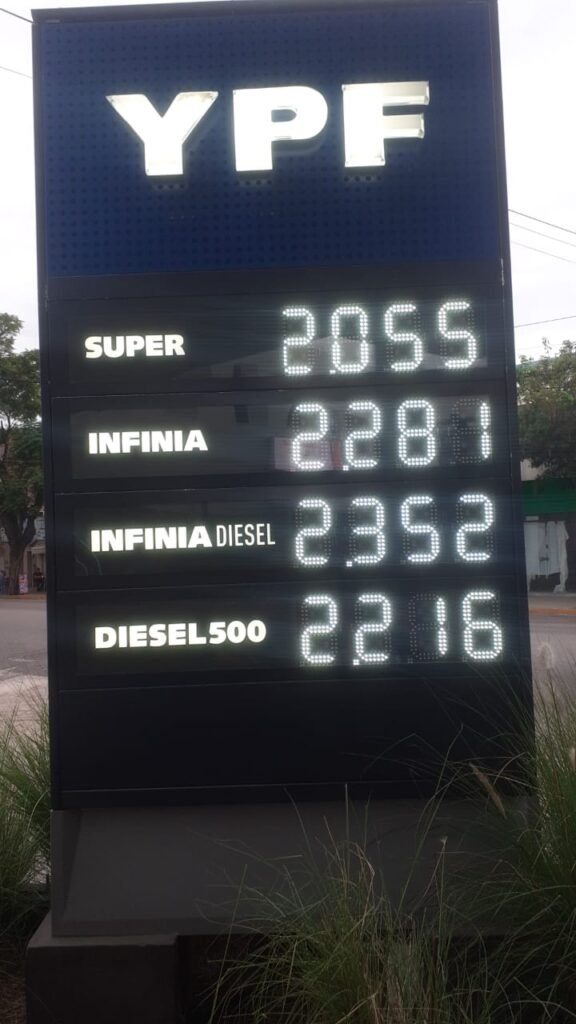 Nuevo golpe al bolsillo: YPF volvió a subir sus precios y la Súper superó los $2000 en La Rioja 1 WhatsApp Image 2026 03 27 at 8.31.54 AM