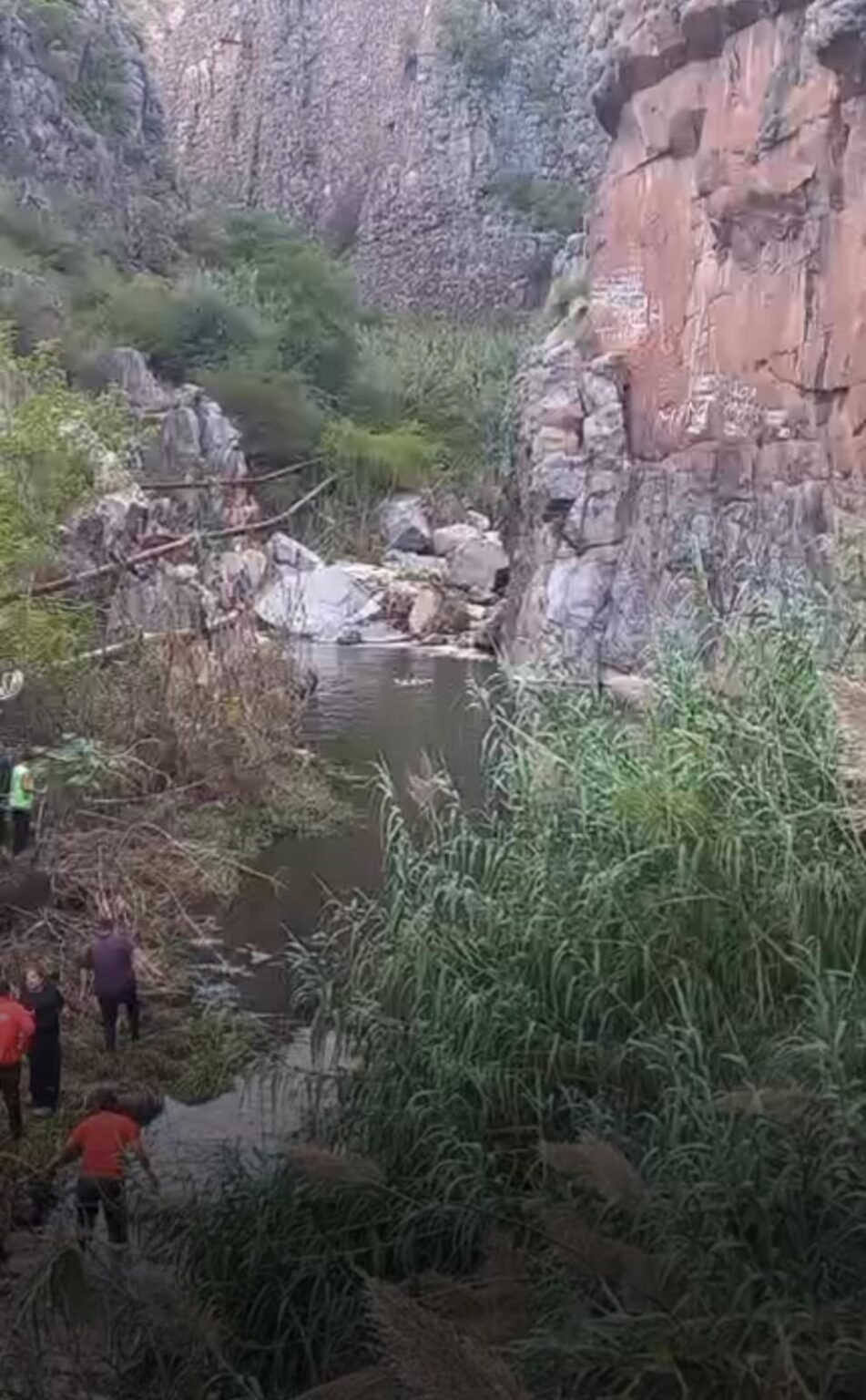 Tras horas de búsqueda, encontraron el cuerpo del joven que cayó en la zona del Dique de Olta WhatsApp Image 2026 03 30 at 7.27.29 PM