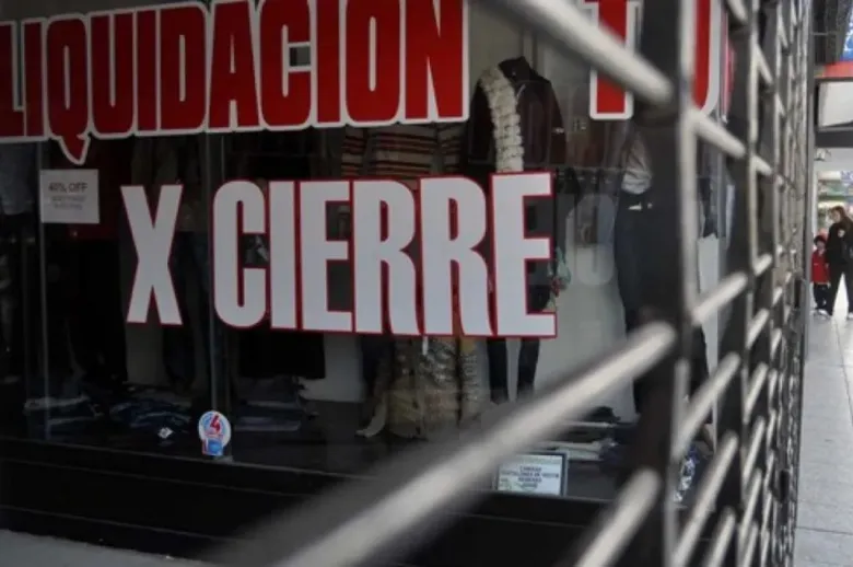 Preocupación en el centro: más de 240 comercios cerraron sus puertas por la crisis cierre comercios
