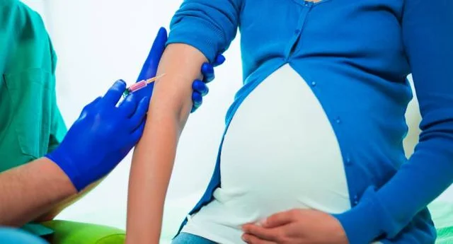 Vacunación materna contra el VSR: evidencia confirma su efectividad en la protección de bebés IMG 0221