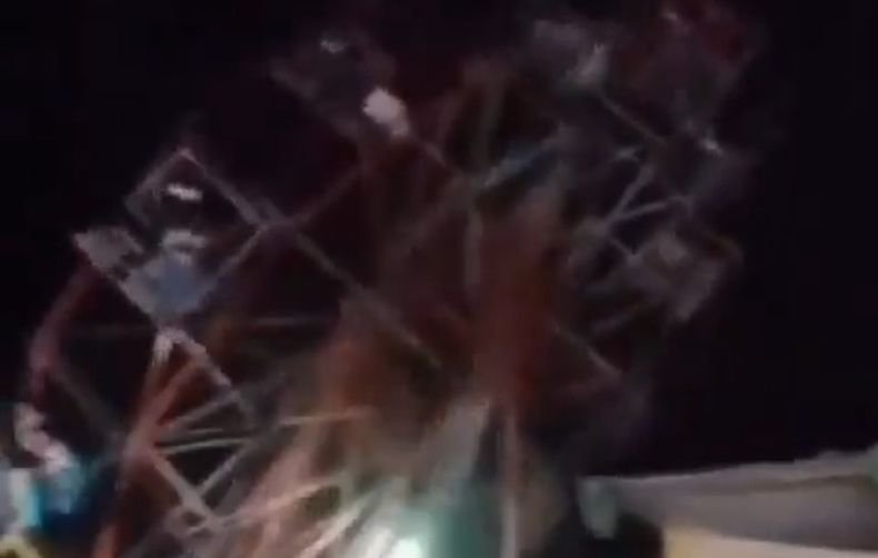 Tragedia en una feria de India: se desplomó una vuelta al mundo gigante con 70 personas a bordo IMG 0225