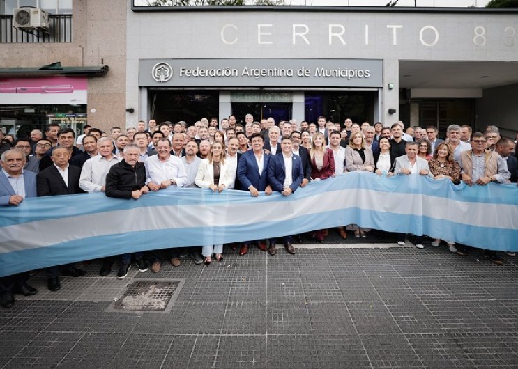 Quintela y Kicillof se reunieron con más de un centenar de dirigentes e intendentes RQ y