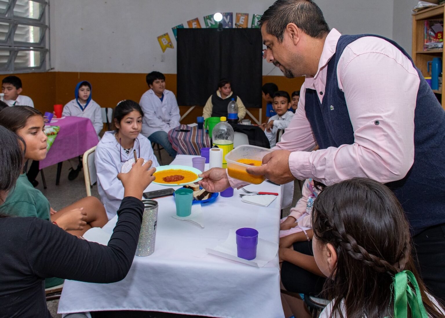 La Provincia garantiza la continuidad del programa alimentario escolar WhatsApp Image 2026 04 08 at 10.44.16 AM