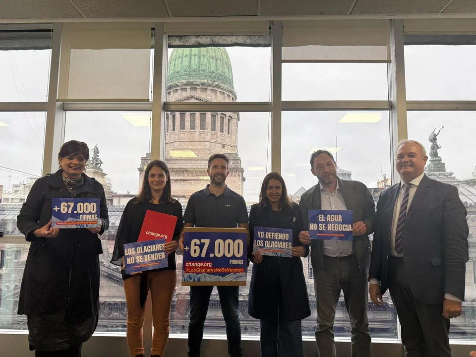 Más voces en contra de la reforma de Glaciares: más de 67 mil firmas fue entregada en Diputados glaciares