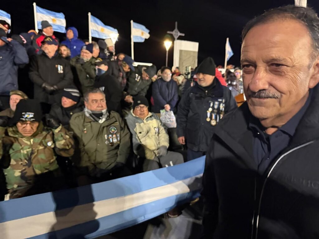 Quintela participó de la vigilia por Malvinas en Tierra del Fuego junto a veteranos malvinas si