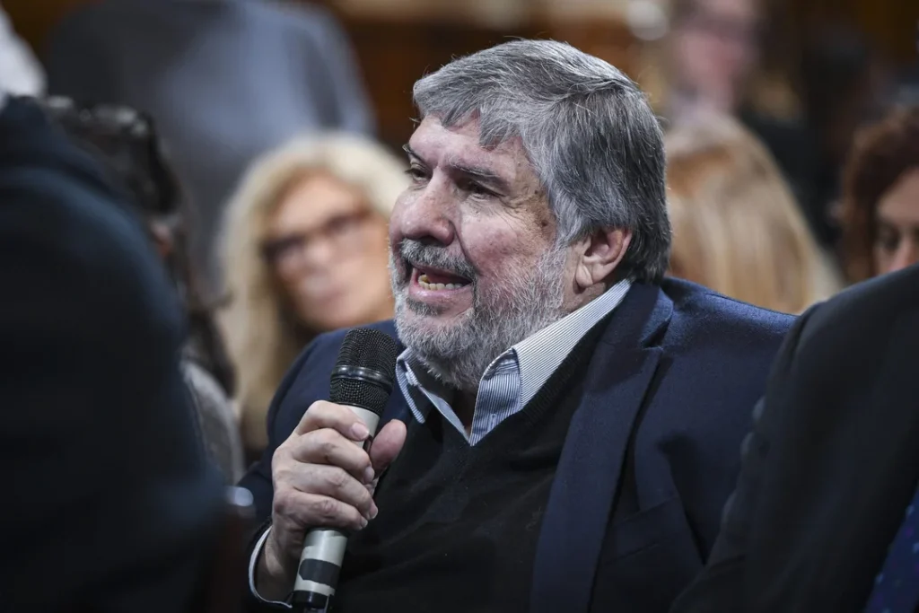 Mayans pide juicio político contra Adorni mayans