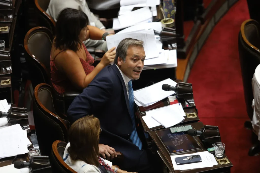 Soria, sin piedad contra Adorni: “Es el único argentino que Milei sacó de la pobreza” 720 5