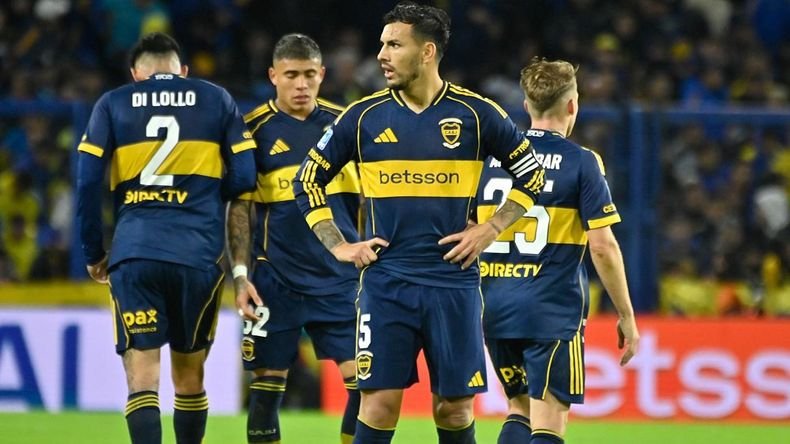 Boca, eliminado del Torneo Apertura: en un partido histórico, perdió 3-2 con Huracán en La Bombonera IMG 1416