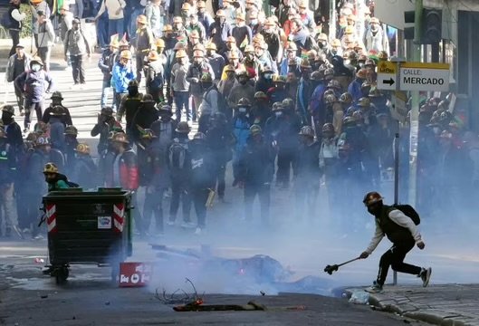 Tensión en Bolivia: Policía y Fuerzas Armadas desbloqueaban rutas IMG 1702