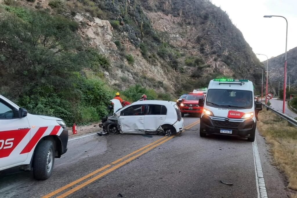 Un joven con traumatismo grave tras volcar en Ruta 75 a la altura del parque acuático IMG 2011