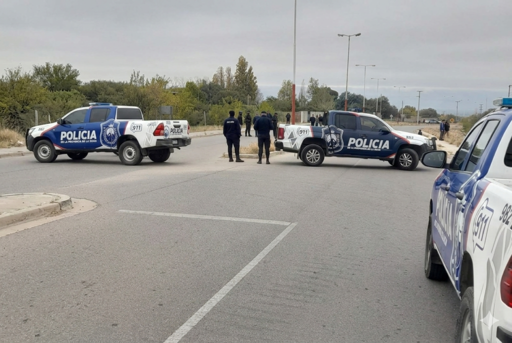 Tragedia en Chilecito: Dos jóvenes fallecieron tras un violento accidente de moto en el Puente Los Sarmientos IMG 2012