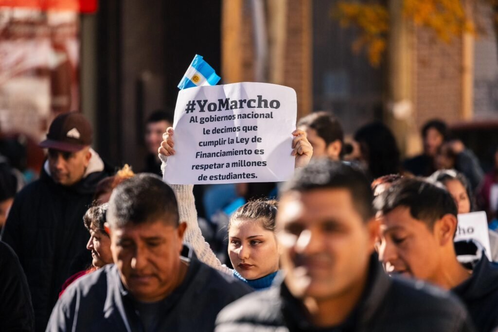 Multitudinaria Marcha Universitaria en La Rioja: «Esta ley está a favor de todos» Marcha Federal Univ