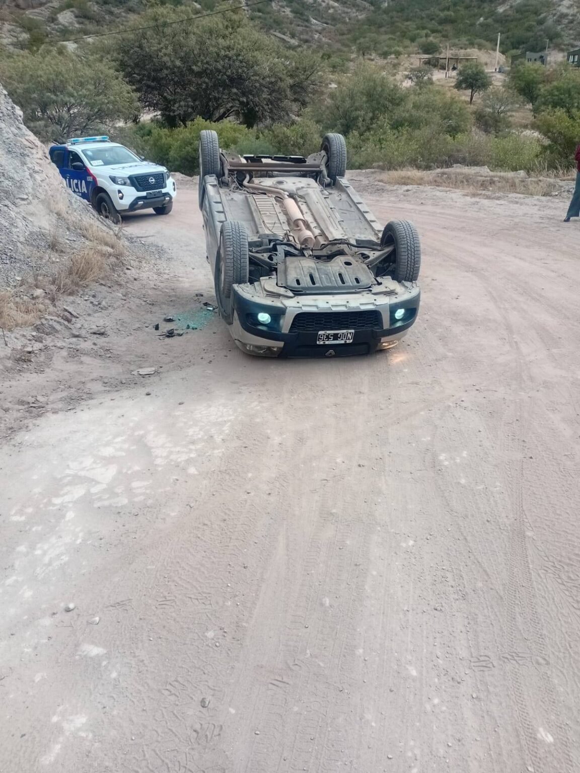Ocupantes de un auto volcaron en la zona del Dique y resultaron ilesos Vicky sanagasta vuelco
