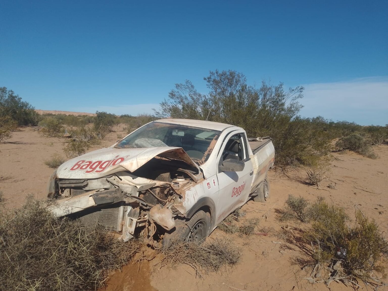 Vuelco en Ruta 76: Un conductor mendocino resultó herido cerca de Talampaya WhatsApp Image 2026 05 14 at 7.59.33 AM