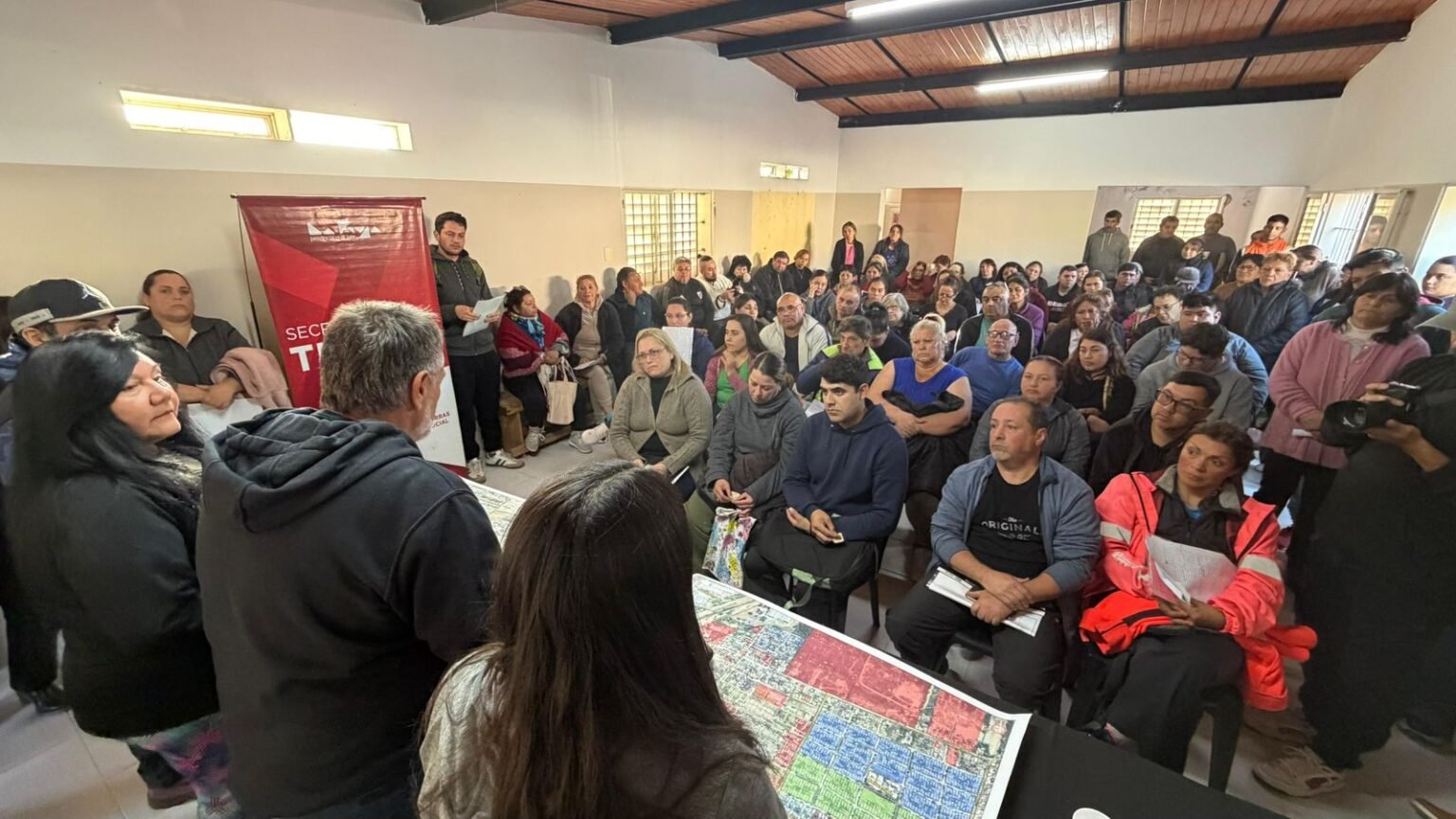 El Gobierno inició un proceso de escrituración masiva para más de 120 familias del barrio Nueva Rioja WhatsApp Image 2026 05 21 at 10.25.40 AM