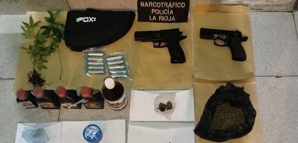 La Rioja: cuatro detenidos tras múltiples allanamientos con secuestro de armas y droga WhatsApp Image 2026 05 28 at 8.28.31 AM