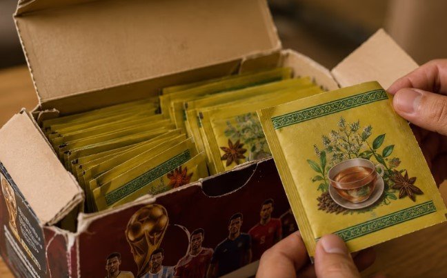 Estafa viral: compró una caja de figuritas del Mundial y se llevó una desagradable sorpresa caja te 6a1570b65b615