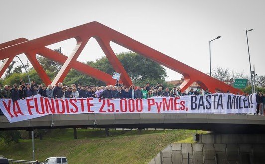 Organizaciones gremiales marcharon contra del cierre de PyMEs y rechazaron la gestión libertaria gremios Captura de pantalla 2026 05 20 170524 6a0e14ab21374