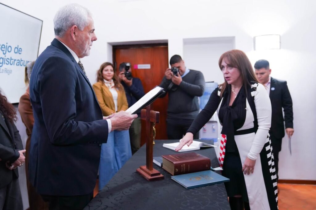 Juraron nuevas autoridades del Consejo de la Magistratura: Karina Becerra asumió la presidencia juramento Karina Becerra CM2 19 05 26