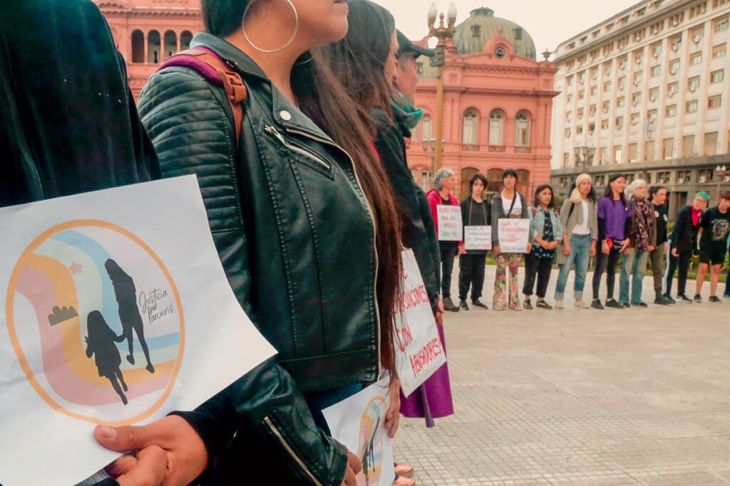 Martha Pelloni llega a La Rioja para conocer la situación de la niña Arcoiris 20221023 Arcoiris Diego Diaz 2