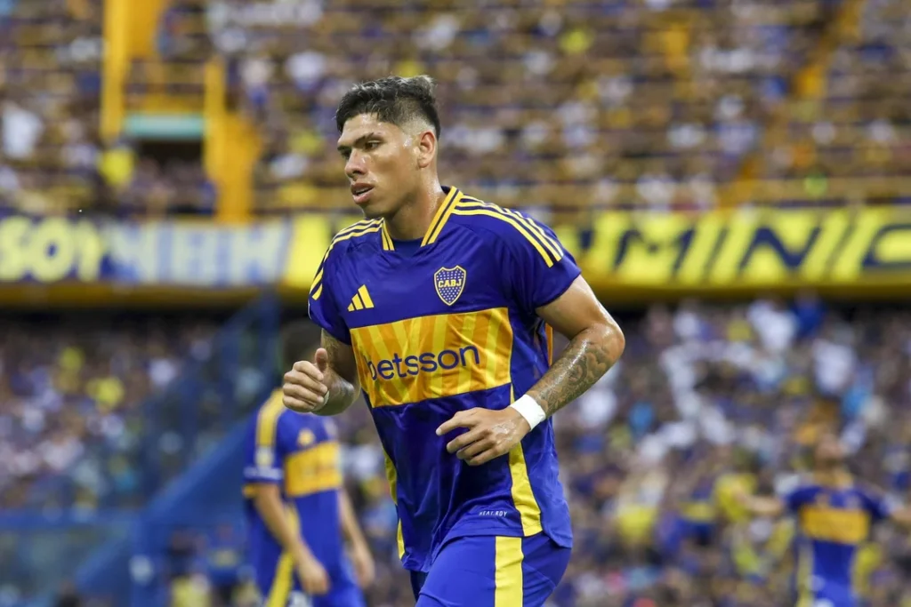 El chileno Palacios abrió la puerta para volver a Colo-Colo Carlos Palacios