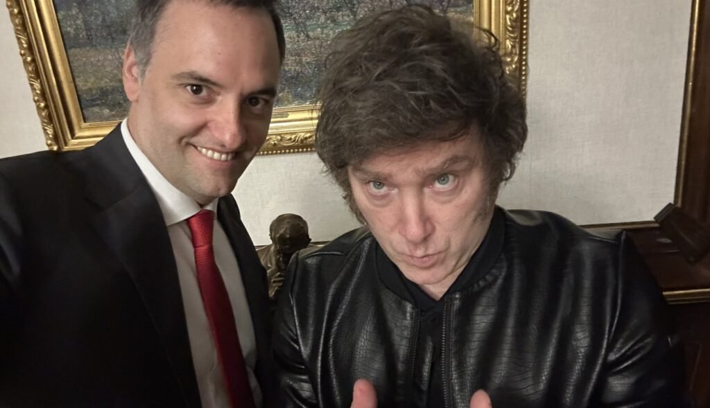 Milei sostuvo su apoyo a Manuel Adorni a través de redes sociales MILEI ADORNI 6a2f0113eb6b0