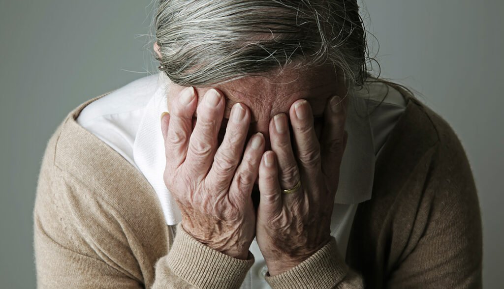 Escándalo en Famatina: estafó a Mercado Libre usando a su madre con Alzheimer como «herramienta» alzheimer