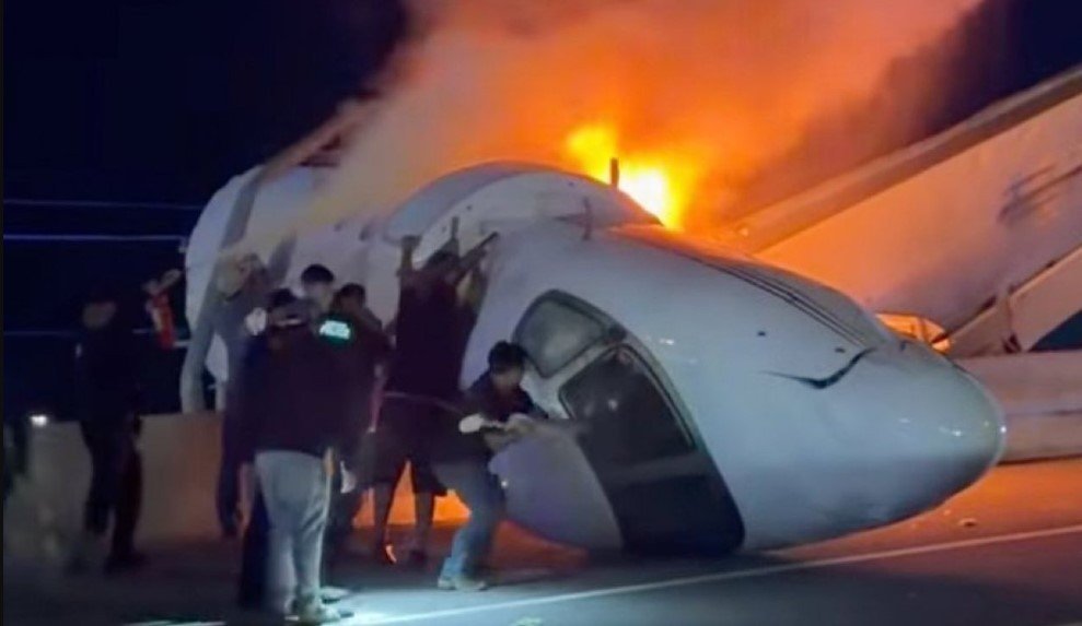 Una avioneta cayó en una autopista en Texas y se incendió avioneta texas 6a32835034fd7